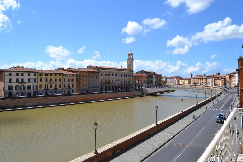 You & Me Pisa Luaran gambar
