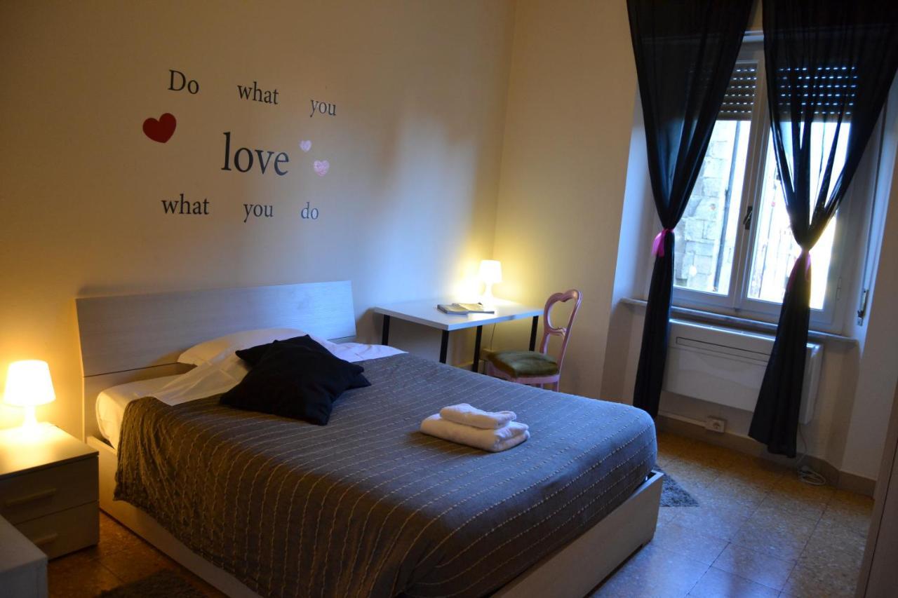 You & Me Pisa Luaran gambar
